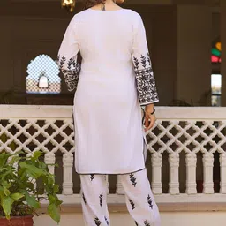 Snofi Creation Women Ethnic Motifs Embroidered Regular Thread Work Chanderi Cotton Kurta with Trousers image 2