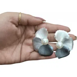 MYSTERIOUSMART Floral Studs Earrings image 2