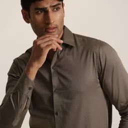 Uncluttered Closet Men Standard Slim Fit Solid Spread Collar Satin Formal Shirt-image-45