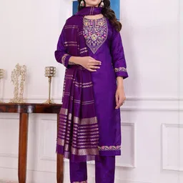 AVNISA ENTERPRISE Women Ethnic Motif Embroidered Thread Work Kurta with Trousers & Dupatta image 2