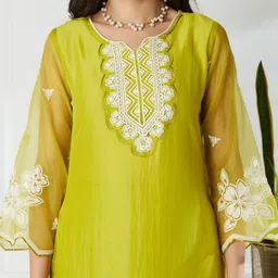 MOKOSH Floral Yoke Design Thread Work Muslin Straight Kurta With Trousers & Dupatta image 2