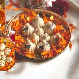 Dainty Little Shop White & Cream-Coloured 4 pieces Core Candle image 2