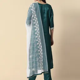 vredevogel Women Pure Silk Kurta Pant Dupatta Set image 2