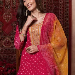 DIVASTRI Bandhani Printed Round Neck Sequinned Straight Kurta With Trousers & Dupatta image 3