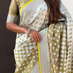 ELITE WEAVES Woven Design Zari Banarasi Saree image 5