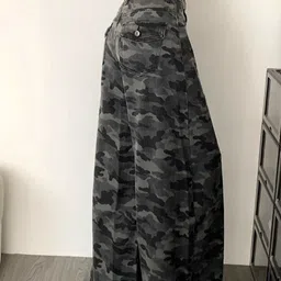 StyleCast Women Flared High-Rise Clean Look Cotton Jeans image 5