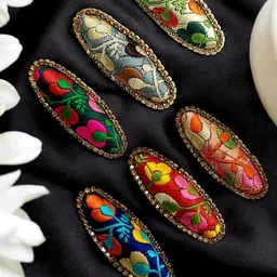 FEMMIBELLA Set of 6 Cubic Zirconia Studded Saree Clip image 1