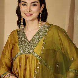 Sangria Floral Embroidered V-Neck Empire Sequinned A-Line Kurta & Trousers With Dupatta image 4