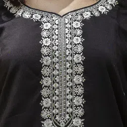 VredeVogel Women Floral Embroidered Regular Kurta with Trousers & With Dupatta image 2