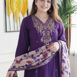 SRILICA Women Floral Embroidered Regular Thread Work Kurta with Trousers & With Dupatta image 3