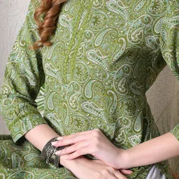 DEEPYOG APPAREL Women Paisley Printed Kurta image 4