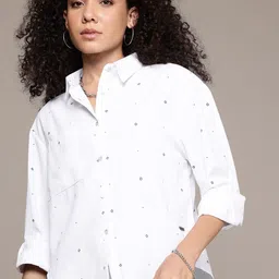 roadster Women Oversized Fit Printed Casual Shirt image 1