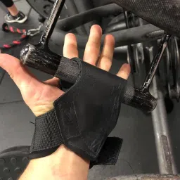 INDAIHUNK Premium Weight Lifting Grips (Pair) for Heavy Powerlifting, Deadlifts, Rows, Pull Ups, with Neoprene Padded Wrist Wraps Support and Strong Rubber Gloves or Straps for Bodybuilding image 4