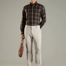 Tommy Hilfiger Men Solid Mid-Rise Regular Fit Formal Trousers image 3