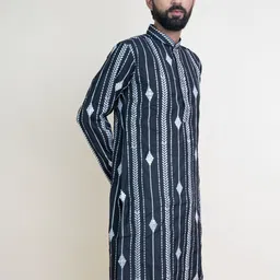 KUNDALI KAKSHAY Men Ethnic Motifs Printed Regular Thread Work Kurta with Pyjamas image 5