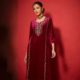 shae by sassafras Women Embroidered Velvet Straight Kurta-picture-10