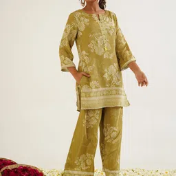 Banwaree Floral Printed Notch Neck Tunic With Palazzo image 3