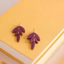 VMA PLAY FASHION Leaf Shaped Drop Earrings image 2
