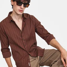 Campus Sutra Men Comfort Spread Collar Textured Cotton Casual Shirt-picture-22