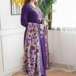 SRILICA Women Floral Embroidered Regular Thread Work Kurta with Trousers & With Dupatta image 4