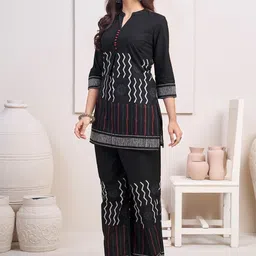 Kaftanize Printed Mandarin Collar Tunic & Trousers Co-Ords image 5