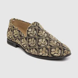 House of Pataudi Men Black & Golden Ethnic Motifs Embroidered Mojaris image 2