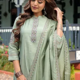 SWEETPEL Floral Embroidered Mandarin Collar Thread Work Kurta With Trousers & Dupatta image 2