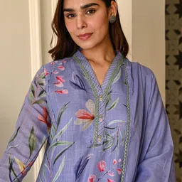 DIVASTRI Women Floral Printed Regular Thread Work Kurta with Trousers & With Dupatta image 5