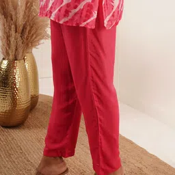 ZNKL Leheriya Printed Organza Mirror Work V-Neck Straight Kurta With Trousers image 3