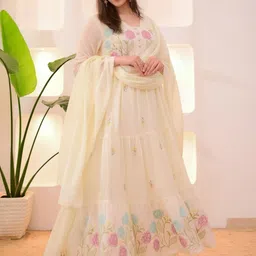 CREEPER Women Embroidered Regular Kurta Set-picture-41