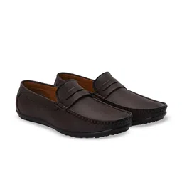 Stylelure Men Textured Formal Loafers image 4