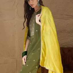 VredeVogel Women Ethnic Motifs Embroidered Kurta with Pyjamas & Dupatta image 4