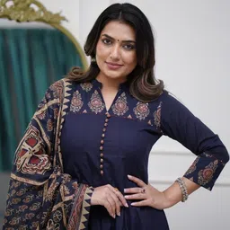 Vastranchal Women Ethnic Motifs Printed Empire Kurta with Trousers & With Dupatta image 4