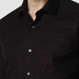 Van Heusen Men Spread Collar Micro Checked Cotton Slim Fit Formal Shirt image 2