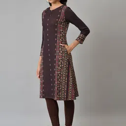 W Woven Design Keyhole Neck Kurta image 4