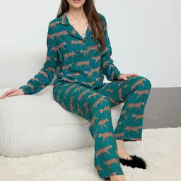 Trendyol Women Graphic Printed Lapel Collar Night Suit-image-30