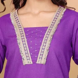 House of Pataudi Embroidered Straight Kurta With Trousers & Dupatta image 2