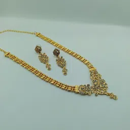 Women Click Gold Plated & Stone Studded Jewellery Set image 1