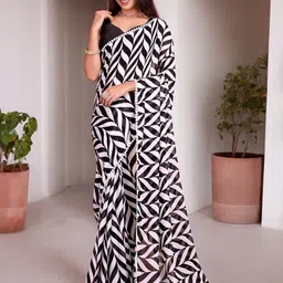 The Textile Hub Lace work Saree with Blouse-picture-21