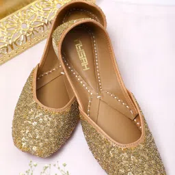 Nysah Women Embellished Ethnic Mojaris Flats-picture-22