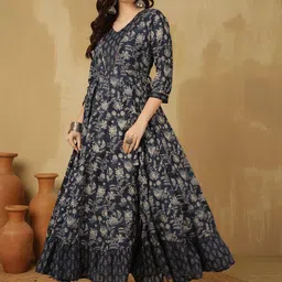GLAM ROOTS Floral Printed Gotta Patti Cotton Tiered Anarkali Kurta image 4