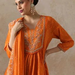 Moara Floral Embroidered V-Neck Mirror Work Pure Cotton Kurta With Trousers And Dupatta image 5