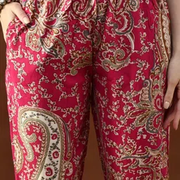 BKApparels Women Paisley Printed Regular Pure Cotton Kurta with Trousers image 4