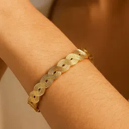 Bohey by KARATCART Gold-Plated Wave Design Bangle-Style Bracelet image 5