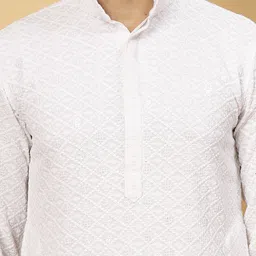 FABINALIV Men Thread Work Kurta image 2