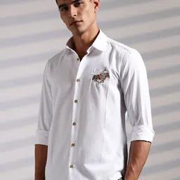 Eszett Men Solid Spread Collar Cotton Casual Shirt-image-81