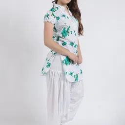 Mytrendzs Floral Printed Pure Cotton Kurti image 2