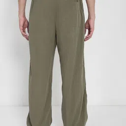 SHOWOFFFF Men Straight Fit Low-Rise Pleated Trousers image 3