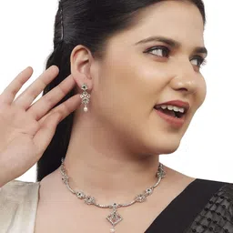 Women Click Stone-Studded Jewellery Set image 3