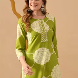 PRISCA Women Floral Printed Regular Thread Work Pure Cotton Kurta with Trousers image 4